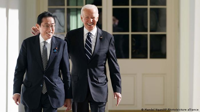 日本首相岸田文雄周五与美国总统拜登在白宫会晤