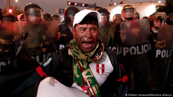 Peru I Peruaner protestieren und fordern den Rücktritt von Präsident Boluarte