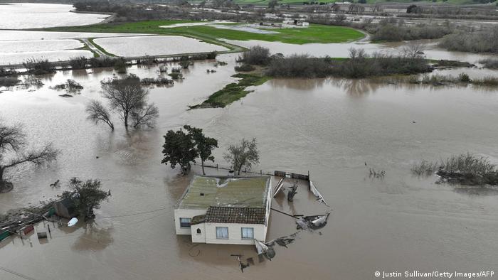 Foto de inundaciones en California
