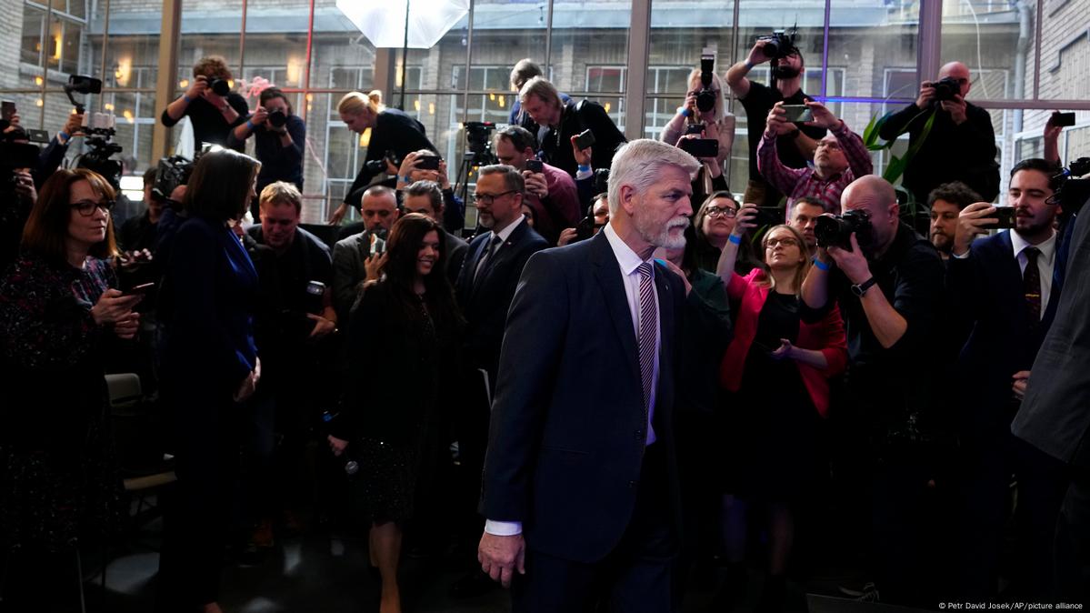 Pavel wins first round of Czech presidential election DW 01/14/2023