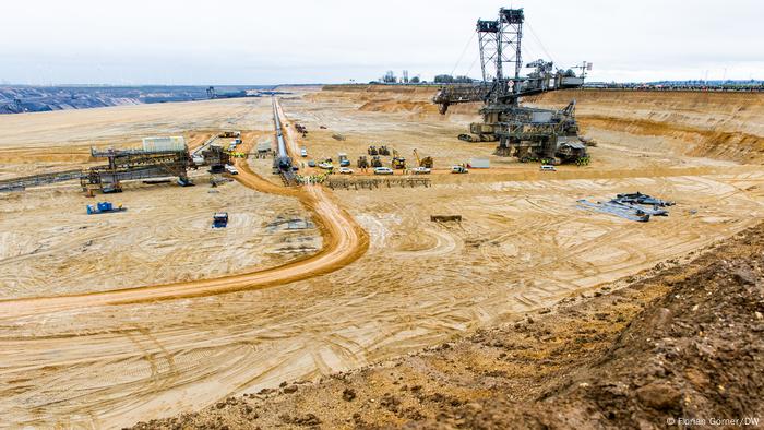 Deutschland Tagebau Garzweiler | Protest gegen Räumung von Lützerath | Blick in den Tagebau