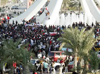 2月15日巴林首都的示威人群