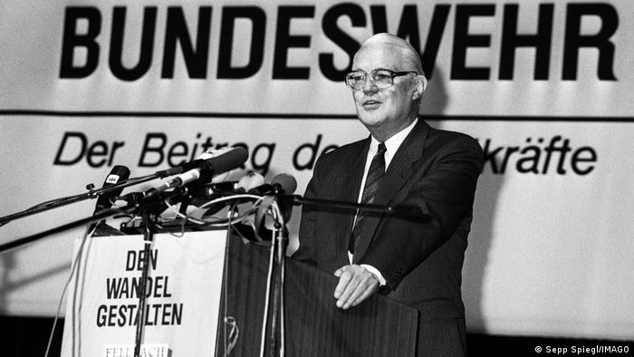 Gerhard Stoltenberg en 1990.