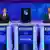 Die "Jeopardy"-Kandidaten Ken, "Watson" und Brad (von links nach rechts) stehen in einem TV-Studio vor blauen Pulten, die ihre Namen anzeigen (Quelle: (Jeopardy Productions, Inc./AP/dapd)