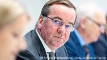 Boris Pistorius (SPD, M), Innenminister von Niedersachsen, spricht auf einer Pressekonferenz zum Thema «Organisierte Kriminalität in Niedersachsen 2021». +++ dpa-Bildfunk +++