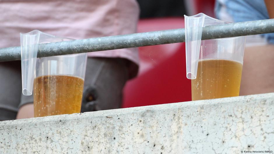 Klimaschutz im Fußball: Mehrwegbecher Pflicht in Bundesliga-Stadien