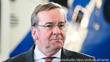 Boris Pistorius (SPD), Innenminister Niedersachsen, spricht bei einer Veranstaltung der Polizeihubschrauberstaffel Niedersachsen am Flughafen Hannover. Nach dem Rücktritt von Verteidigungsministerin Christine Lambrecht soll der niedersächsische Innenminister Boris Pistorius (SPD) ihr Nachfolger werden. Das erfuhr die Deutsche Presse-Agentur am Dienstag aus Regierungskreeisen. Zuvor hatten mehrere andere Medien darüber berichtet.