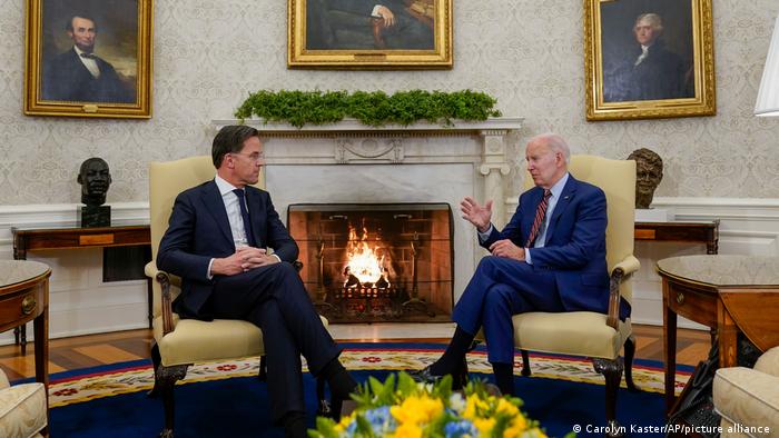 今年一月17日，荷兰首相同美国总统拜登在白宫举行会晤。