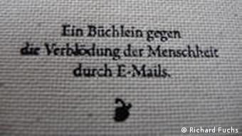 Umschlag Email-Knigge von Kreativbüro ScholzFriends Berlin (Foto: Richard Fuchs)