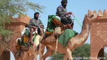 Sendung: Dokumentation Terror im Sahel - Kampf gegen die Dschihadisten
Sendedatum: 08.02.2023
Beschreibung:
Terroristische Gruppen dehnen ihren Einfluss auf die südlich der Sahara gelegene Sahelzone aus. Täglich kommt es zu dschihadistischen Übergriffen, darunter Terroranschläge, Morde und Überfälle auf Dörfer. In Mali besteht die Miliz Dan Na Ambassago, die Jäger, die auf Gott vertrauen”, aus tausend mit alten Gewehren bewaffneten Männern. Sie kämpfen gegen islamistische Extremisten, die mit Kalaschnikows und Raketenwerfern ausgerüstet sind.
Fotograf: © Inside the Resistance Rechte: Verwendung nur im Zusammenhang mit dieser Dokumentation
Schlagwörter: Sahelzone, Mali, Mauretanien, Terrormiliz, Dogon, Dan Na Ambassago