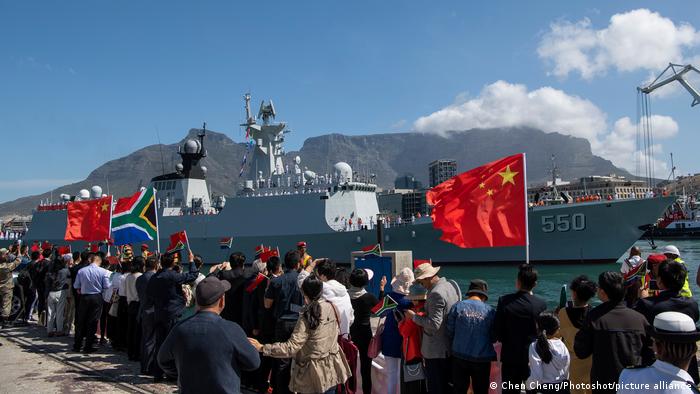 Die chinesische Fregatte Weifang vor der ersten gemeinsamen Übung im Jahr 2019