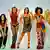 Die Spice Girls 1997 in bunten Kleidern 