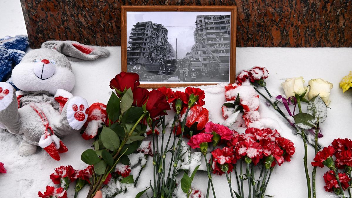 Паметникът на украинската поетеса Лариса Косач, чийто литературен псевдоним е Леся Украинка, е построен в Москва през 2006 година. Бронзовата скулптура на булевард "Украински" изобразява поетесата с томче стихове. През януари 2023 година паметникът спонтанно беше превърнат в мемориал за жертвите на руския ракетен обстрел на град Днепър.