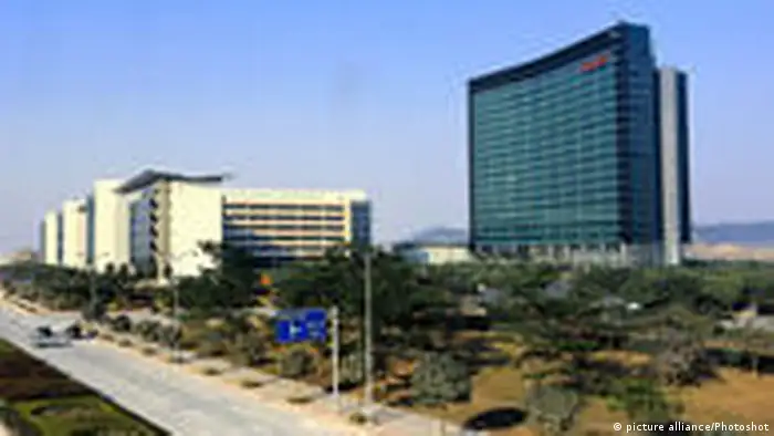 (110217) -- SHENZHEN, Feb. 17, 2011 () -- The undated file photo show a R&D headquarters of Huawei Technologies Co. (R), a Chinese telecommunications maker, in Shenzhen, south China's Guangdong Province. Huawei on Feb. 16 said to that it would not withdraw from the review by a US panel over a transaction of purchasing the U.S.-based 3Leaf Systems. Huawei, who bought 3Leaf Systems last May, was asked by the Committee on Foreign Investment in the United States (CFIUS) on Feb. 11 to withdraw from the review and back out the deal or otherwise the committee would recommend U.S. President Obama cancel the deal. CFIUS is a 12-agency group with the authority to recommend the White House block or alter terms of deals that involve national security. () (hdt)