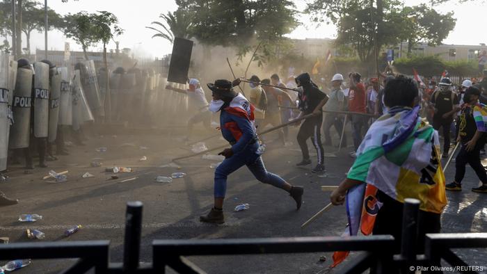 Choque entre policías y manifestantes el 19 de enero. 