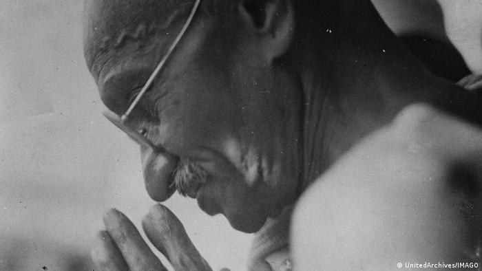 Mahatma Gandhi betet