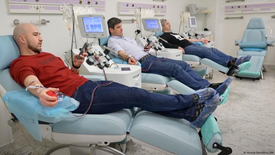 Dobrovoljni davaoci krvi u Kijevu pomažu u spasavanju ranjenih