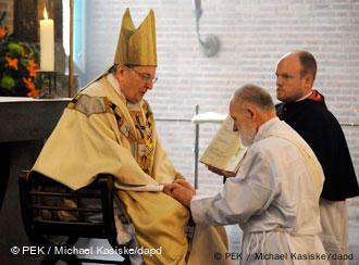 Padre de familia y sacerdote católico con permiso del Papa? | Alemania Hoy  | DW 