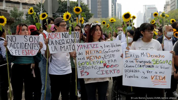 Cientos marchan en CDMX para sacar al Ejército del metro | Las noticias y  análisis más importantes en América Latina | DW 