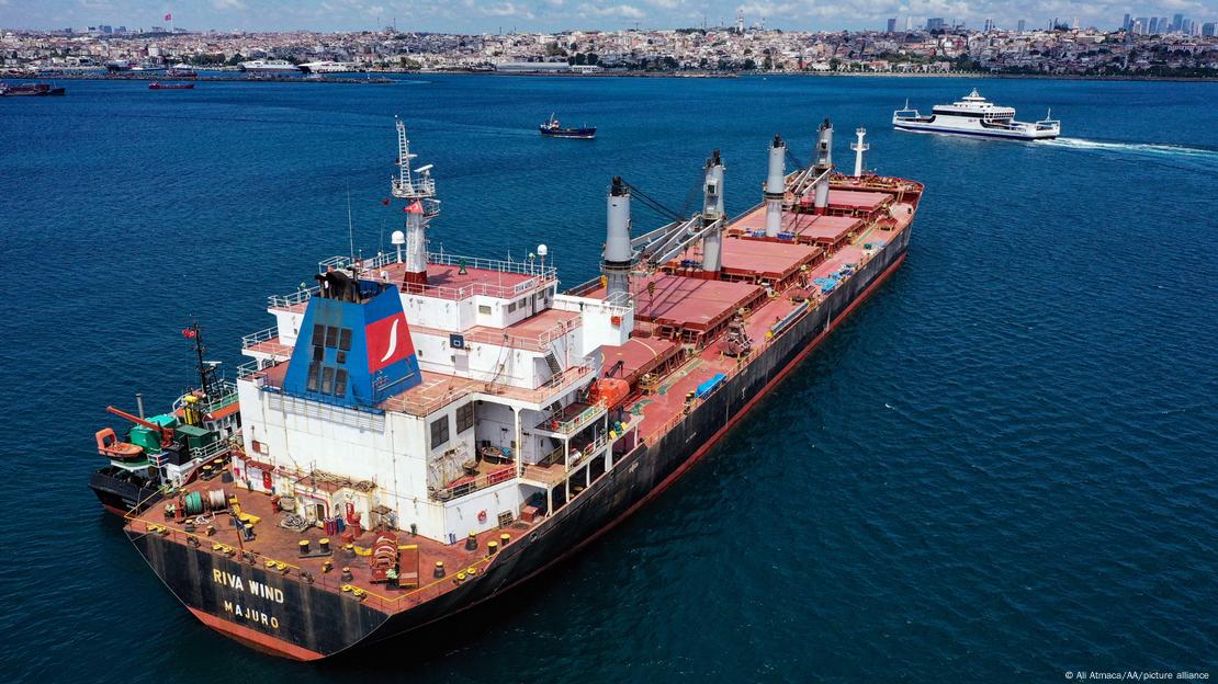 Търговски кораб в Черно море