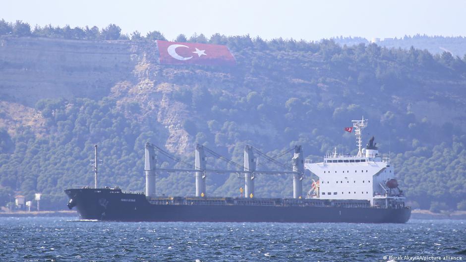 Bloomberg: Турция ограничивает движение торговых судов в Черном море