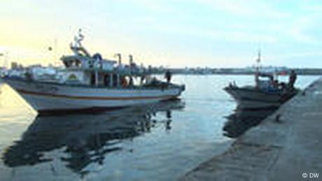 .Boot in Kelibia Hafen , Tunesien (DW)