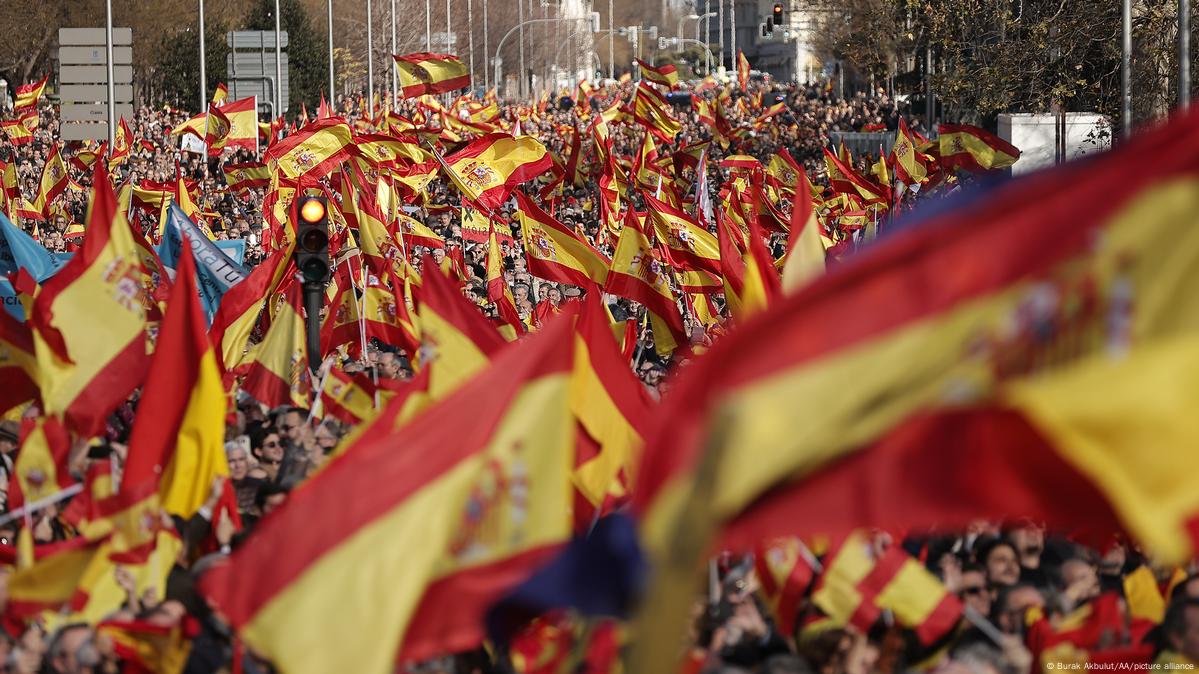 Spain Thousands stage antigovernment protest in Madrid DW 01/21/2023