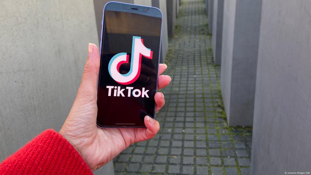 История Холокоста в TikTok – DW – 27.01.2023