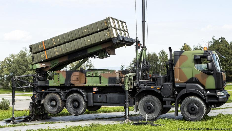 Італія затвердила 12-й пакет військової допомоги Україні – DW – 02.12.2025