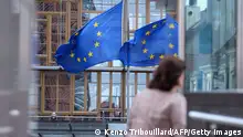 ARCHIV 01.06.2022+++ European Union flags fly outside the European Commission building in Brussel on June 1, 2022. (Photo by Kenzo TRIBOUILLARD / AFP) (Photo by KENZO TRIBOUILLARD/AFP via Getty Images)