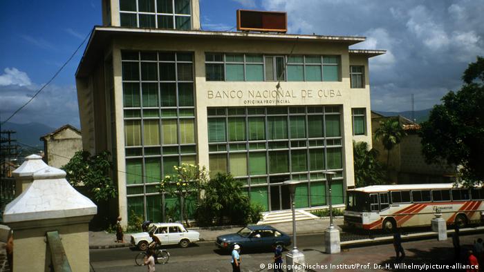 Imagen de la oficina provincial del Banco Nacional de Cuba en Santiago en una imagen de archivo.