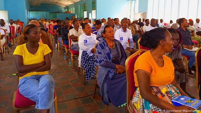 Äthiopierinnen und Äthiopier in Hawassa bei einer Kampagne für ein Referendum im SNNPR-Bundesstaat (Foto: Shewangizaw Wegayehu/DW)