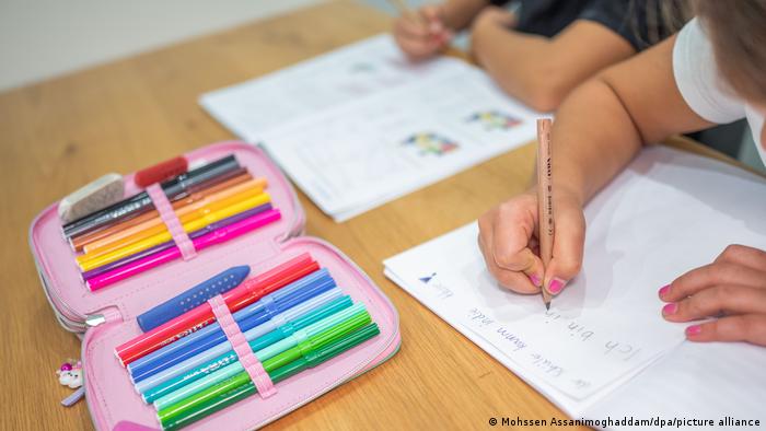 Deutschland Bildung l Digitalisierung l Schulaufgaben