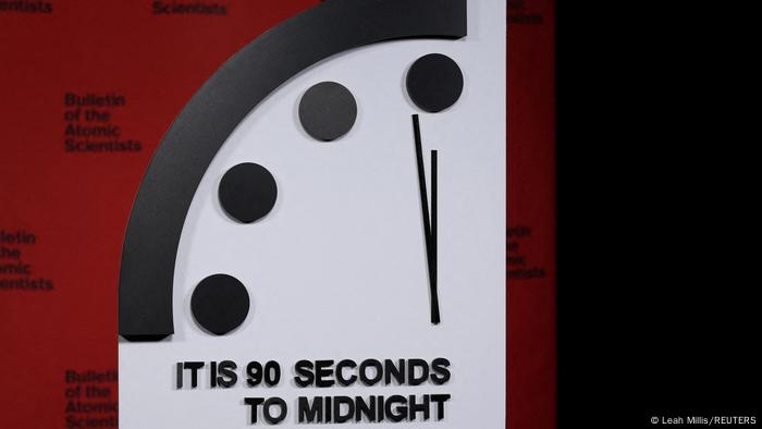 “世界末日时钟”（Doomsday Clock）的午夜12点象征着人类的末日