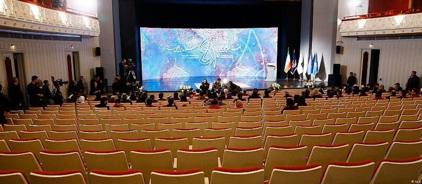مراسم گشایش جشنواره تئاتر فجر ۱۴۰۱ با صندلی‌های خالی