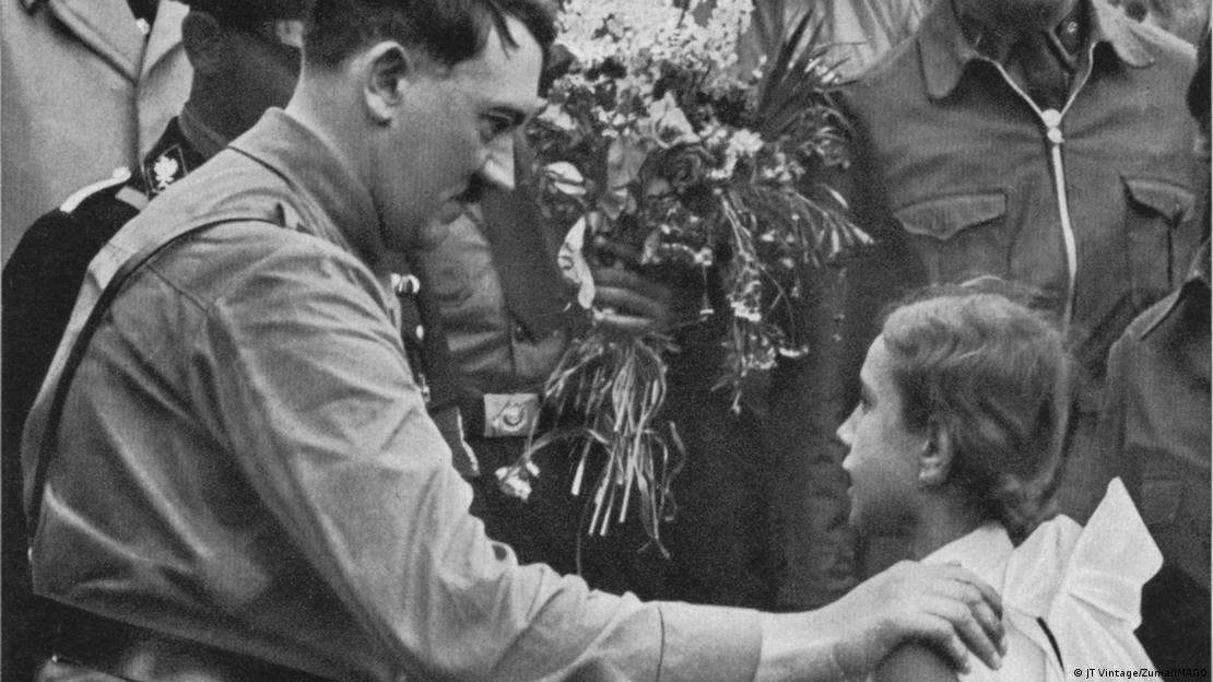 Адолф Хитлер до малко момиче - предизборна кампания 1932