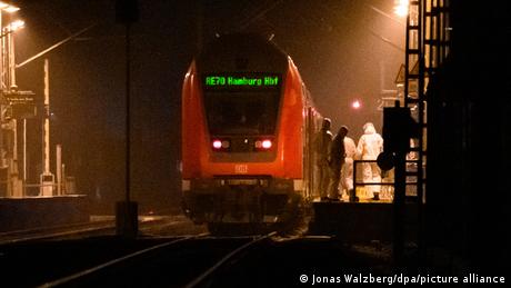 Zwei Tote bei Messerangriff in Regionalzug von Kiel nach Hamburg