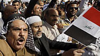 Demonstranten auf dem Tahrir-Platz in Bagdad (Foto: dapd)