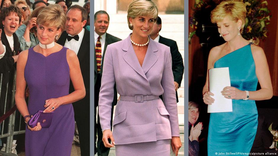 Dreierkombi mit Diana in Versace, links ein Lila langes fließendes Kleid, Mitte: ein fliederfarbenes Kostüm, rechts ein türkises bodenlanges seidenglänzendes Kleid.