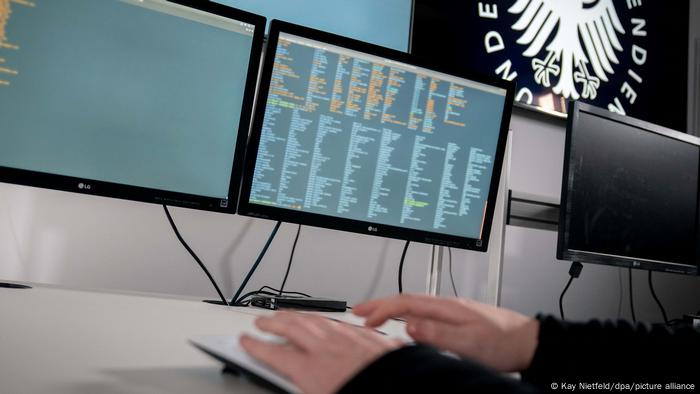 Deutschland | Bildschirm in BND-Zentrale in Berlin
