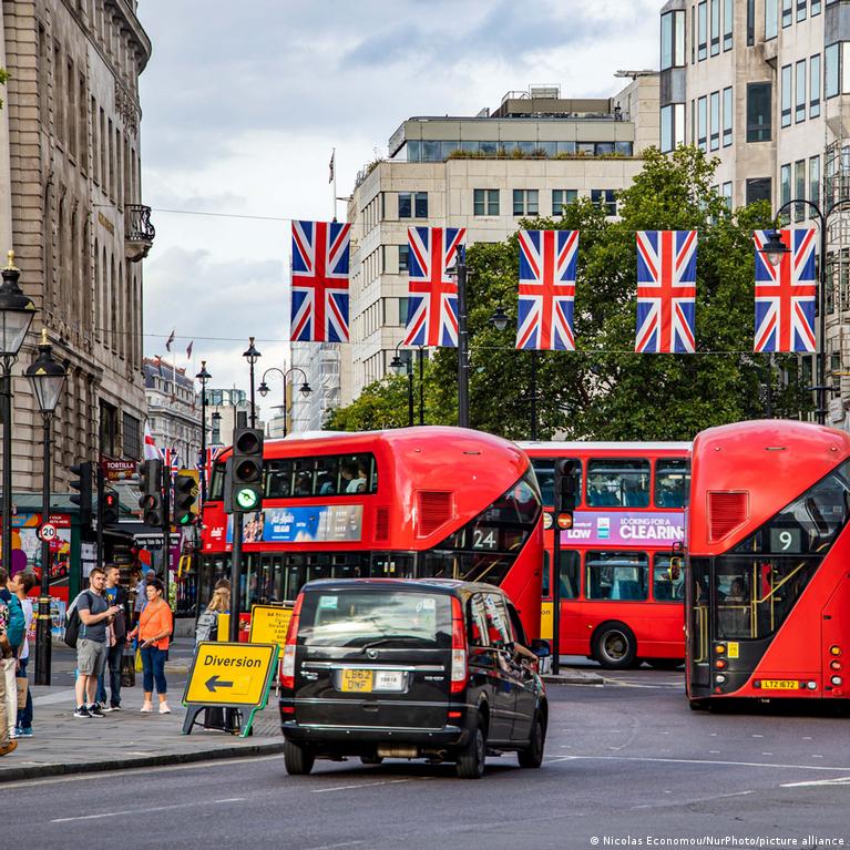 Robotaksi: Londra'da otonom taksi dönemi başladı