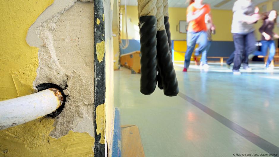Niemcy. Fatalne warunki nauki w szkołach
