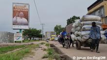DR Kongo vor Papstbesuch
24/01/2023 Straßenszenen in Ndolo, Kommune Barumbu in Kinshasa, einige Tage vor dem Besuch des Papstes. In dem Viertel wird am Flughafen eine Freilichtkirche entstehen, wo der Papst am 1.2. einen Gottesdienst abhalten wird.