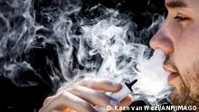 2022-07-08 11:14:10 ILLUSTRATION - A young man smokes a vaper, aka an e-cigarette. ANP KOEN VAN WEEL netherlands out - belgium out *** 2022 07 08 11 14 10 ILLUSTRATION A young man smokes a vaper, aka an e cigarette ANP KOEN VAN WEEL netherlands out belgium out PUBLICATIONxINxGERxSUIxAUTxONLY Copyright: xx x451493280x originalFilename: 451493280.jpg 