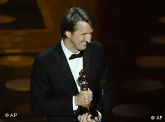 汤姆·霍珀凭借指导的电影《国王的演讲》，获得最佳导演奖。