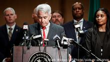 26.01.2023
Shelby County District Attorney Steve Mulroy answers questions during a press conference on Thursday, Jan. 26, 2023, after five fired Memphis Police Officers were charged in the murder of Black motorist Tyre Nichols. (Mark Weber/Daily Memphian via AP)