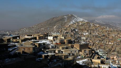 En esta imagen vemos una visión general de Kabul, la capital de Afganistán. Según datos oficiales, solo en el mes de enero de 2023 murieron más de 160 personas debido a las condiciones extremas que ha ofrecido el invierno. Y podrían ser aún más.