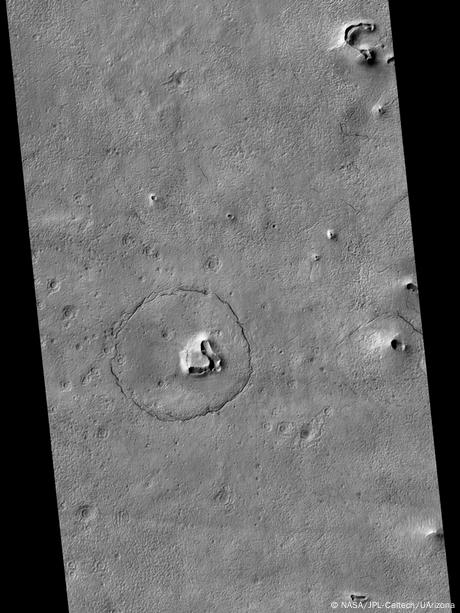 Vista de la zona de Marte con el cráter en forma de oso.