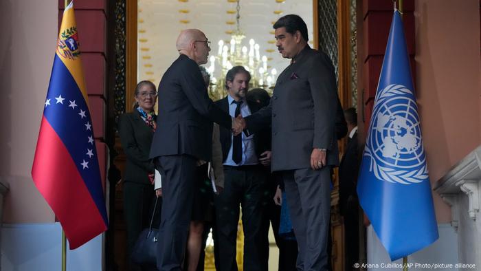Foto de Volker Türk y Nicolás Maduro en Caracas