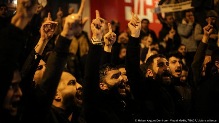Protestas en Estambul por la quema de un Corán en Suecia.
